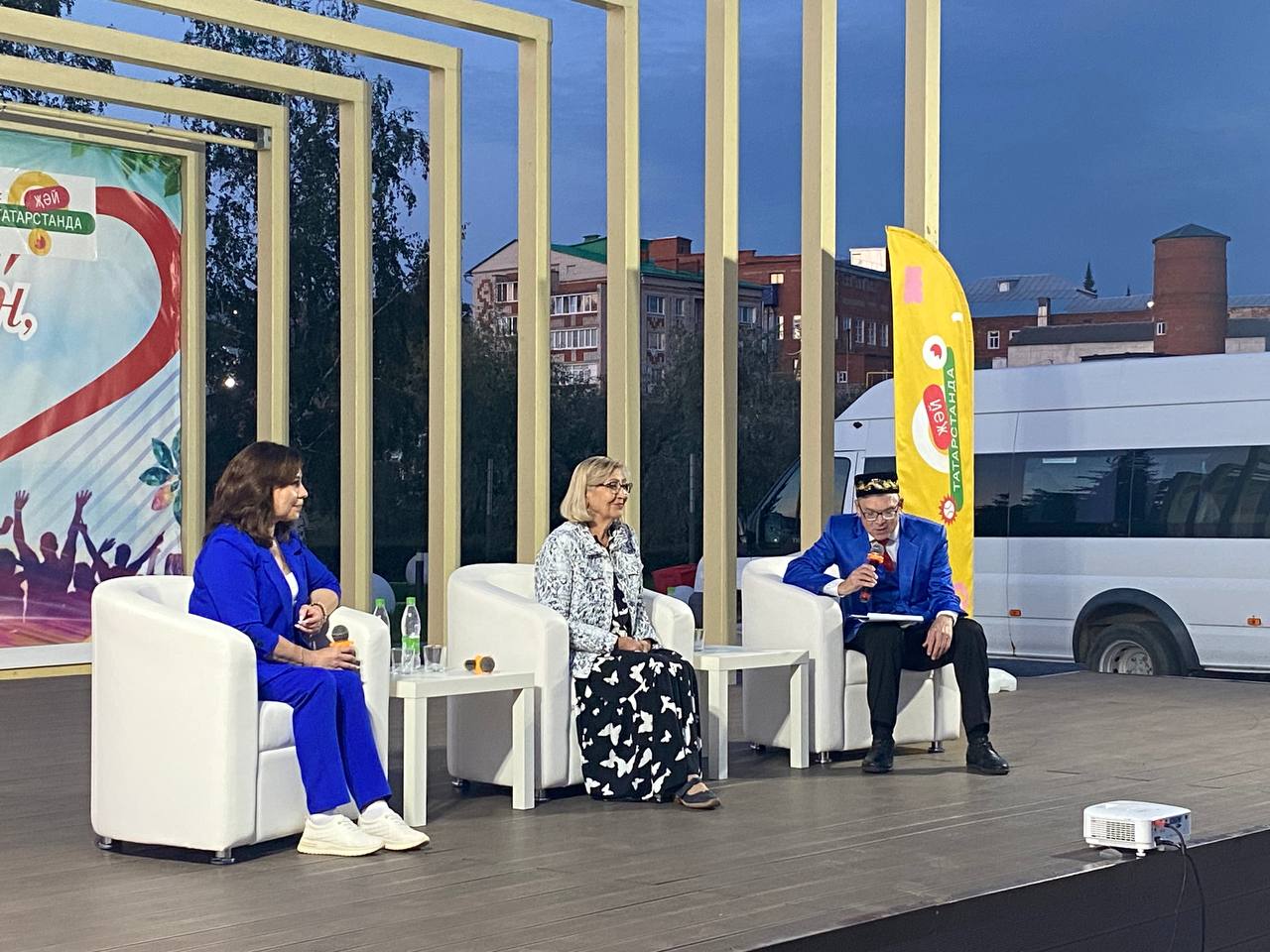 «Кырык дүртнең май аенда» фильмы белән танышу 